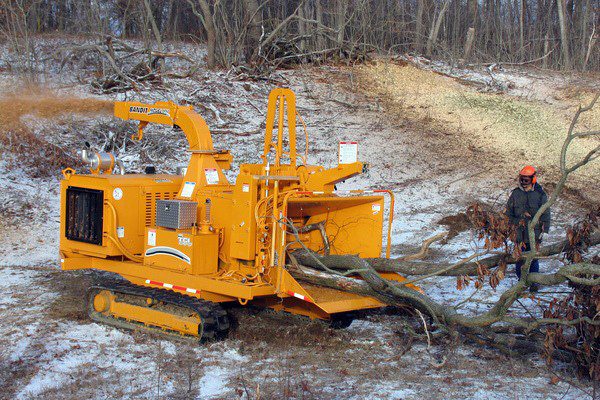 Browse Specs and more for the INTIMIDATOR™ 19XPC Track Hand-Fed Chipper - Bobcat of Huntsville