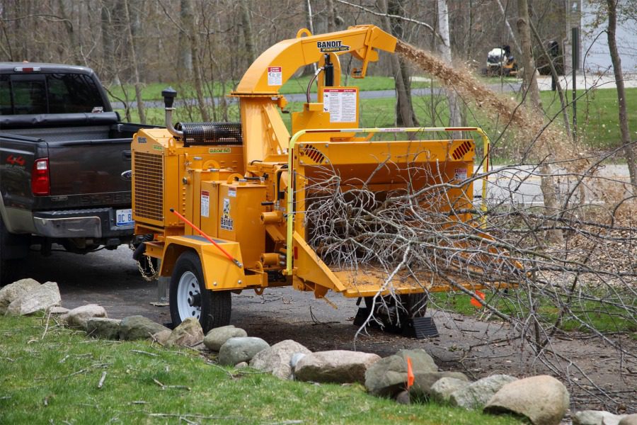 Browse Specs and more for the INTIMIDATOR™ 12XPC Towable Hand-Fed Chipper - Bobcat of Huntsville